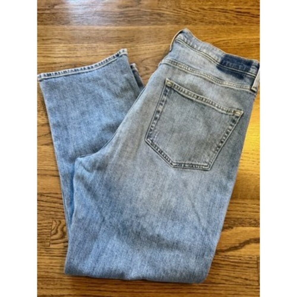 Etica Crop Light Wash Jeans. Waist 32. 26” Inseam. Preowned.